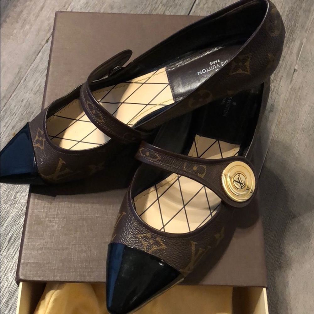 Louis Vuitton flats